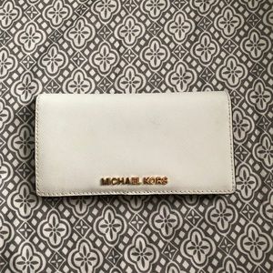 *Almost NEW Michael Kors Wallet*